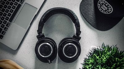 Monitors vs Headphones